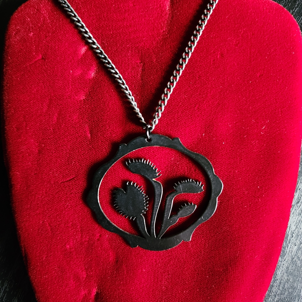 Venus Flytrap Black Floral Pendant Necklace